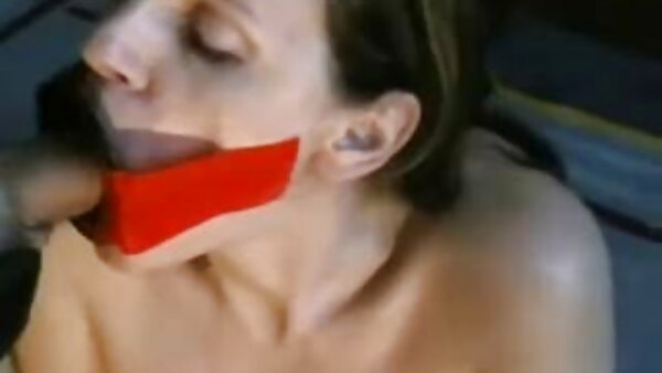 Verwöhnter blonder Teenie bläst riesigen Schwanz hd german porn in POV-Sexvideo